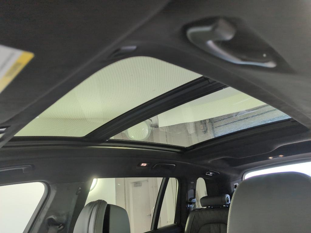 new 2025 BMW ALPINA XB7 car, priced at $153,395