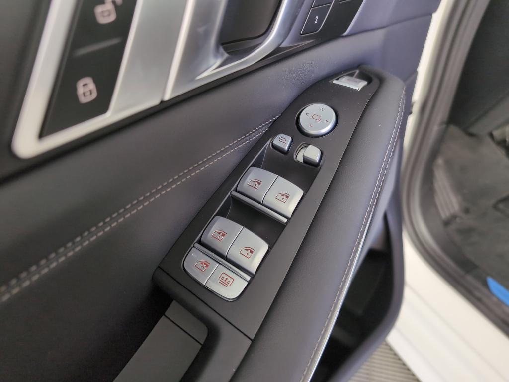 new 2025 BMW ALPINA XB7 car, priced at $153,395