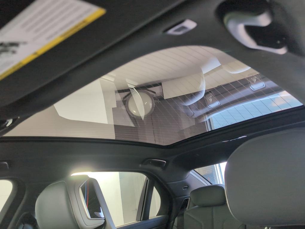 new 2025 BMW 760 car, priced at $132,125