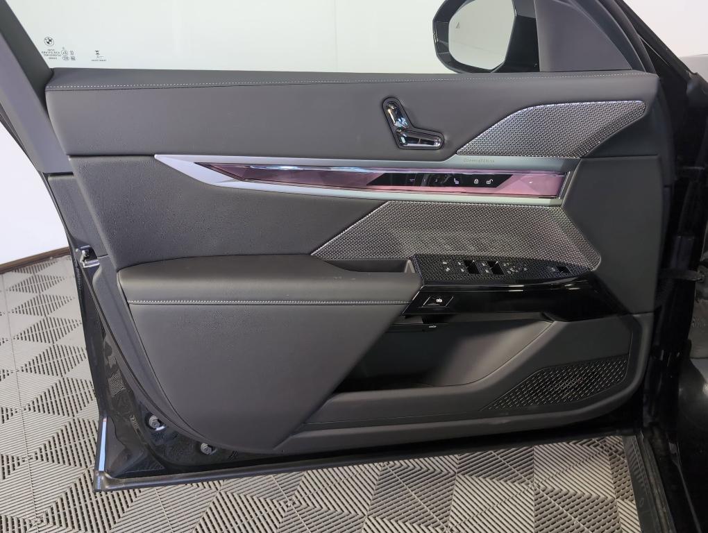 new 2025 BMW 760 car, priced at $132,125