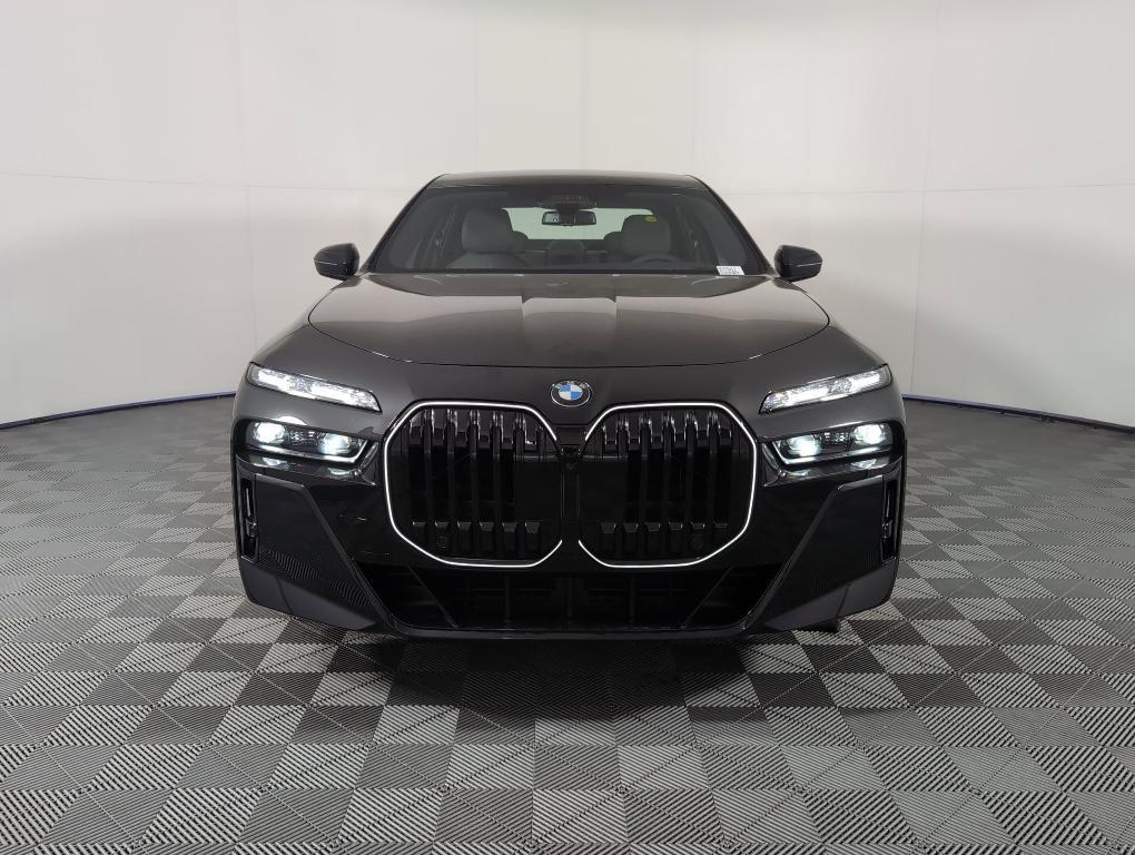 new 2025 BMW 760 car, priced at $132,125