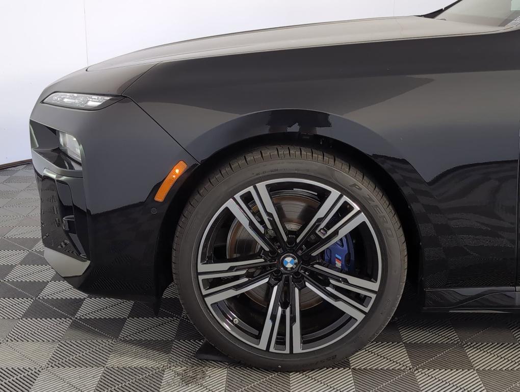 new 2025 BMW 760 car, priced at $132,125
