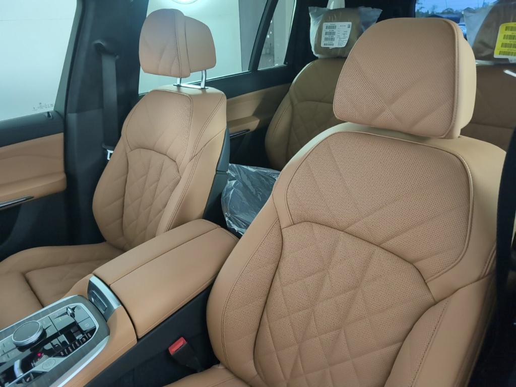 new 2025 BMW X7 car, priced at $93,385