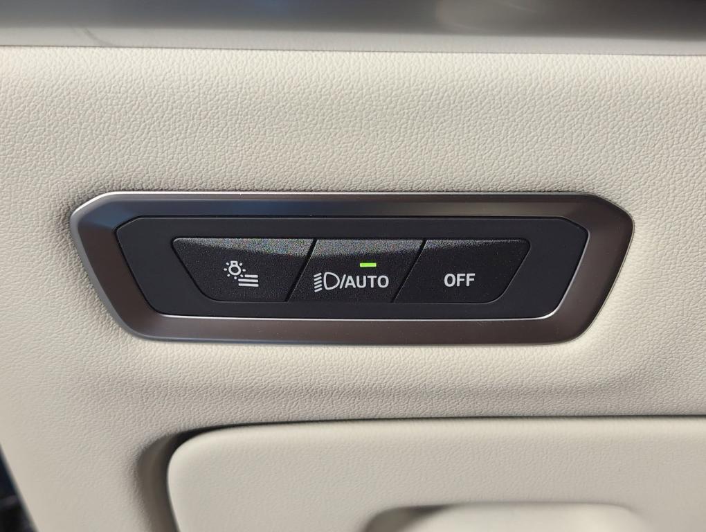 new 2026 BMW X7 car, priced at $101,710