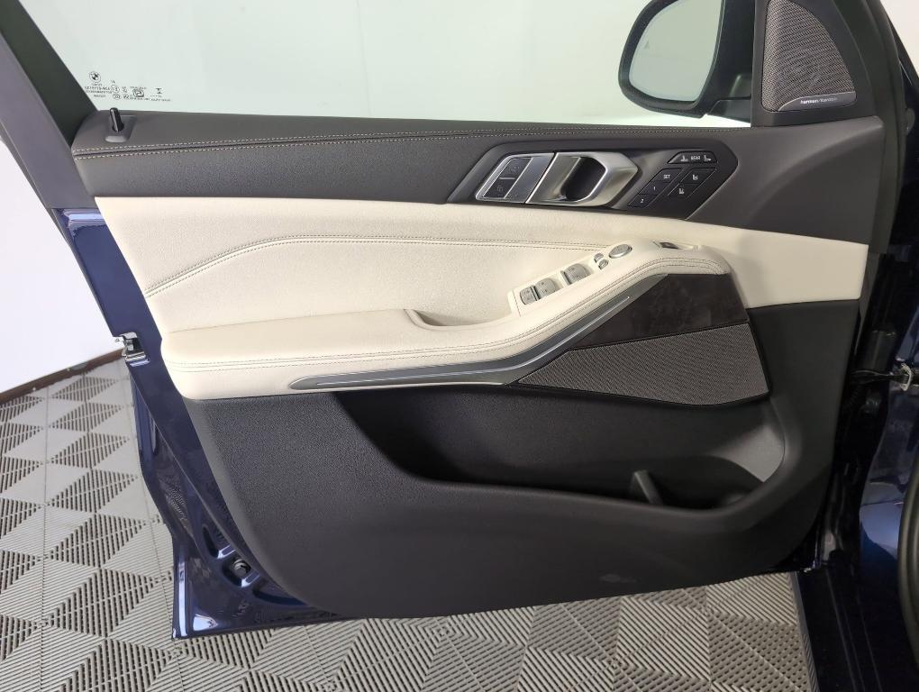 new 2026 BMW X7 car, priced at $101,710
