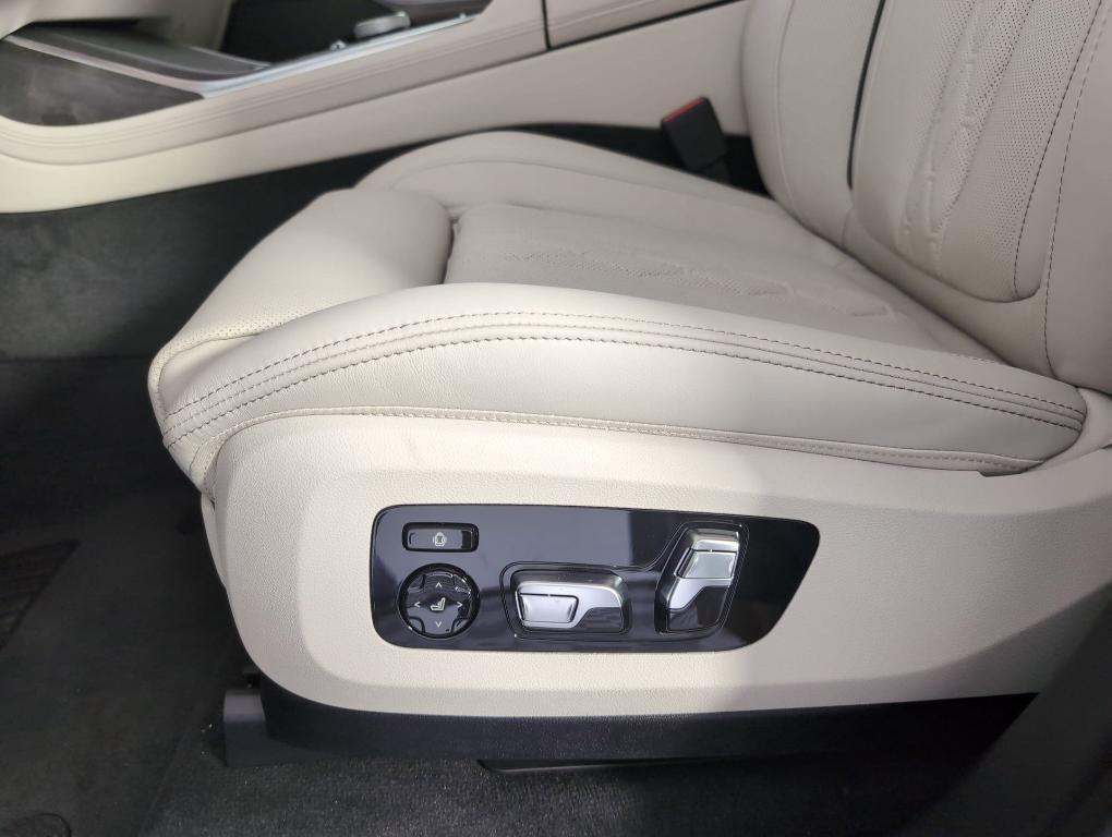 new 2026 BMW X7 car, priced at $101,710