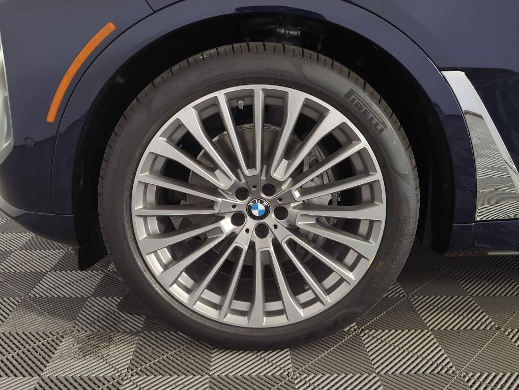 new 2026 BMW X7 car, priced at $101,710