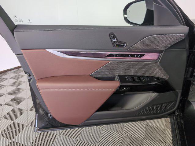 new 2025 BMW 760 car, priced at $141,520