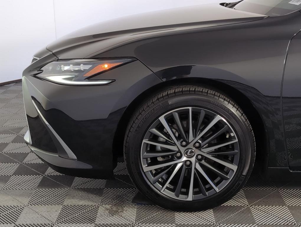 used 2025 Lexus ES 300h car, priced at $39,999