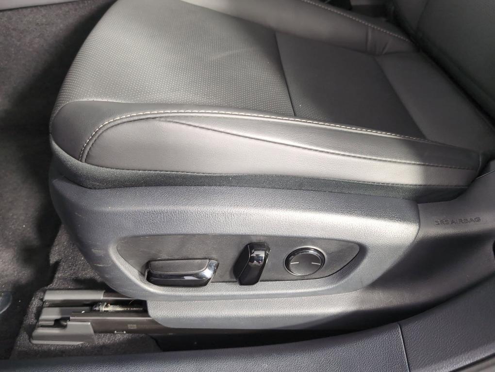 used 2025 Lexus ES 300h car, priced at $39,999