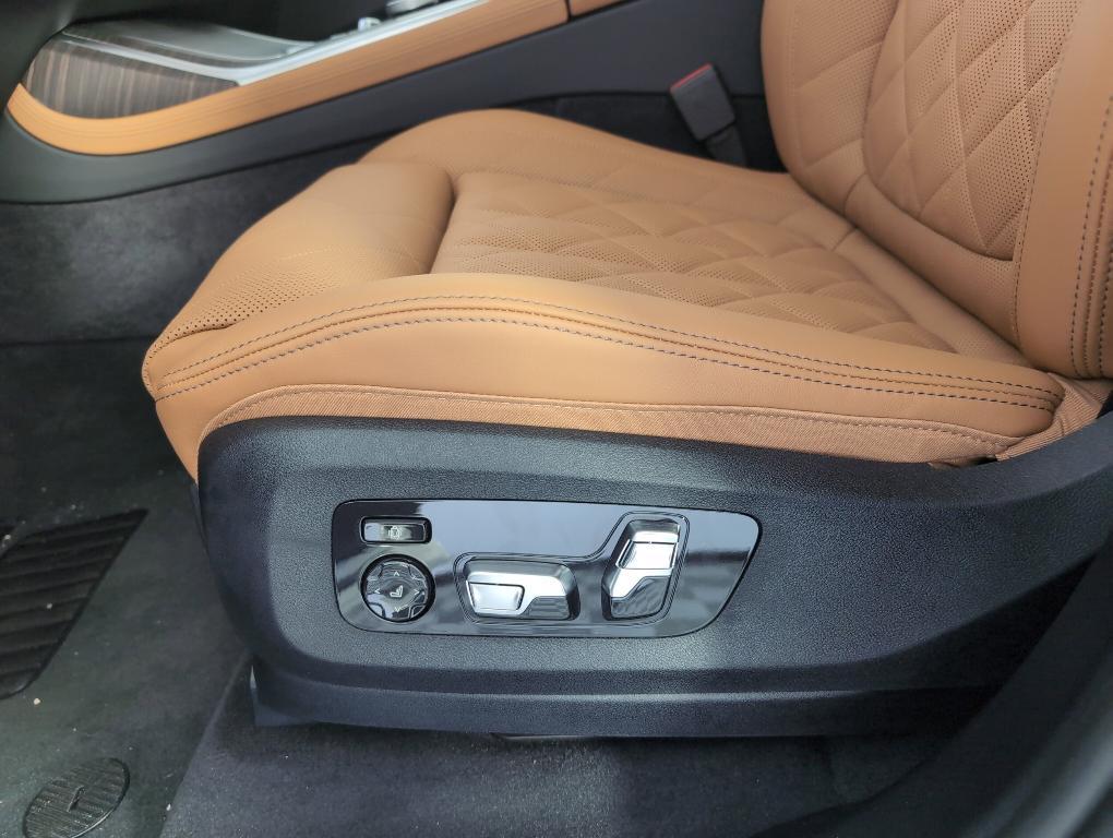 new 2026 BMW X7 car, priced at $87,965