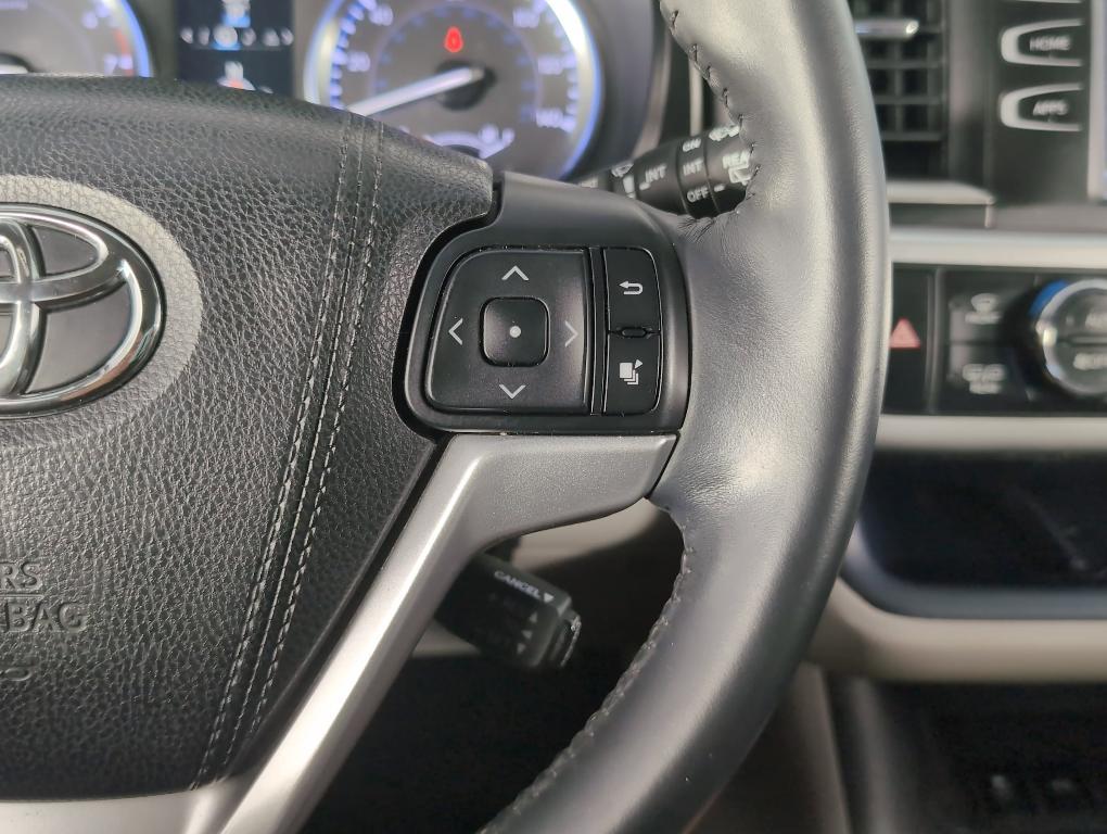 used 2016 Toyota Highlander car, priced at $18,999