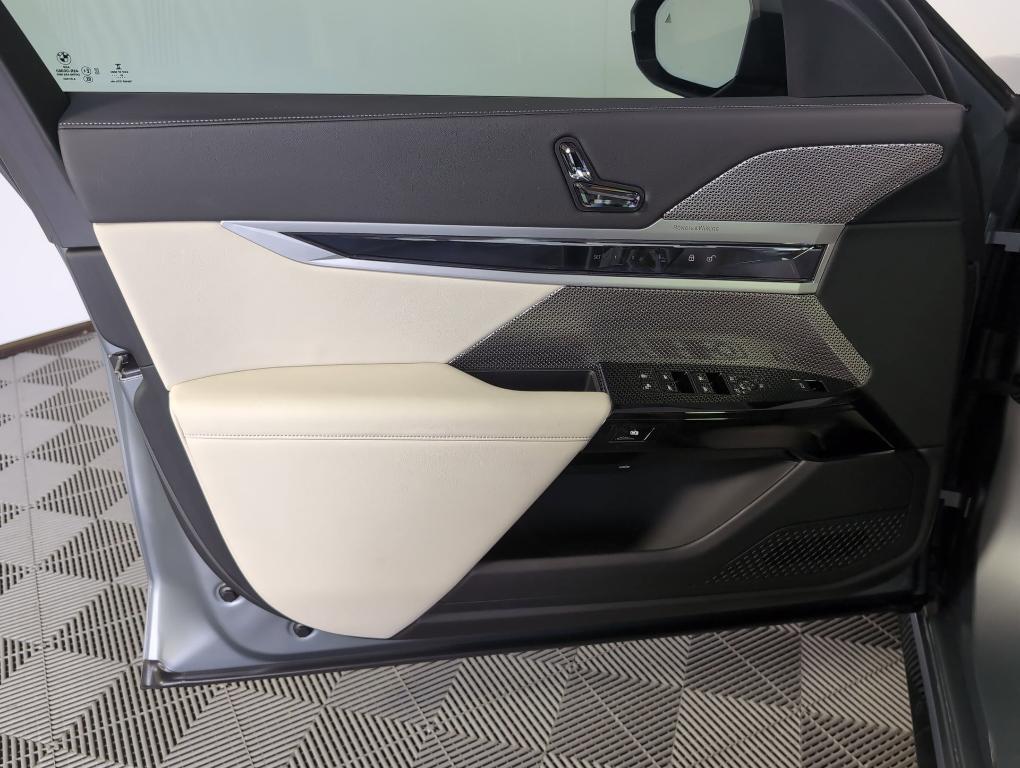 used 2023 BMW 760 car, priced at $77,999