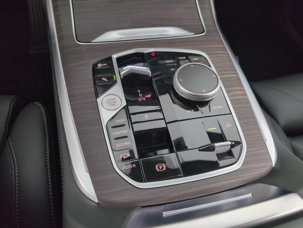 new 2026 BMW X7 car, priced at $93,005