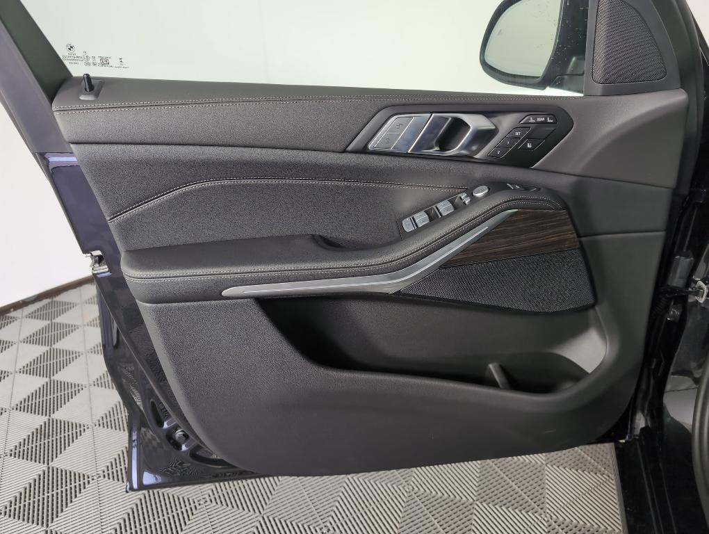 new 2026 BMW X7 car, priced at $88,815