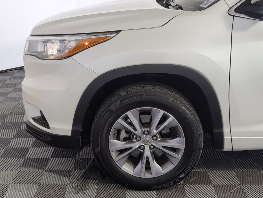 used 2015 Toyota Highlander car, priced at $17,999