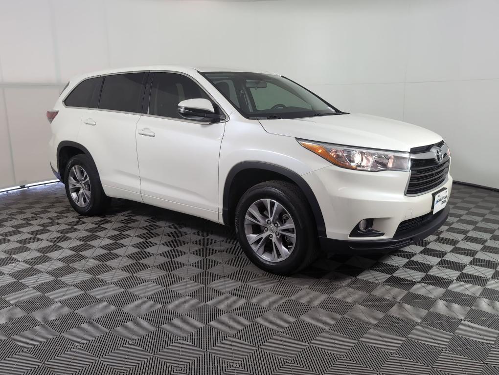 used 2015 Toyota Highlander car, priced at $17,999