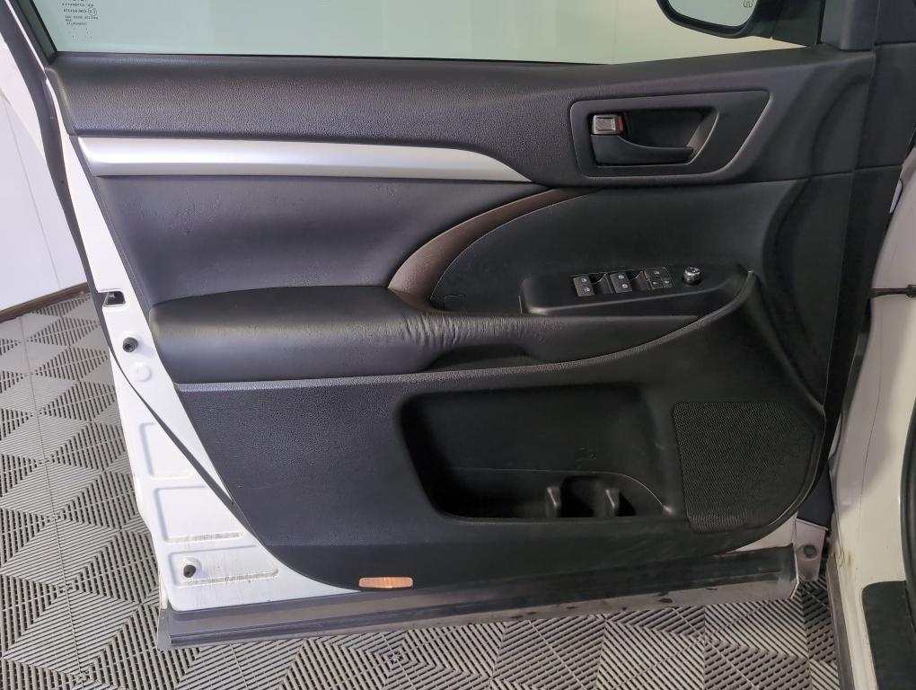 used 2015 Toyota Highlander car, priced at $17,999