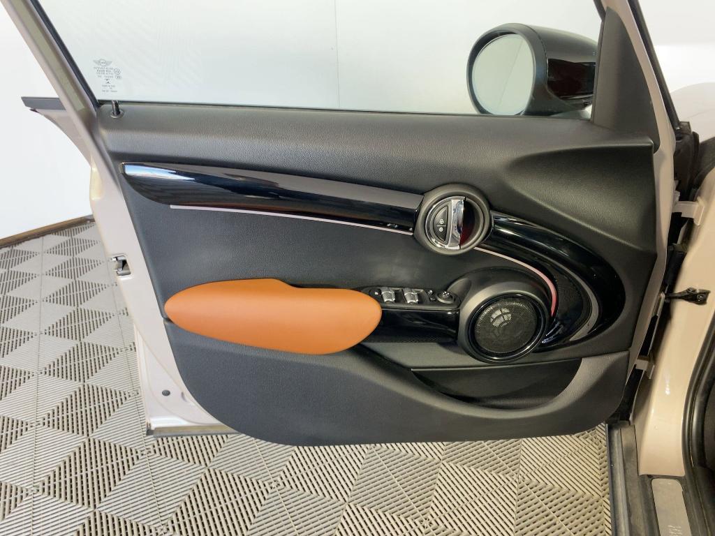 used 2023 MINI Hardtop car, priced at $24,999