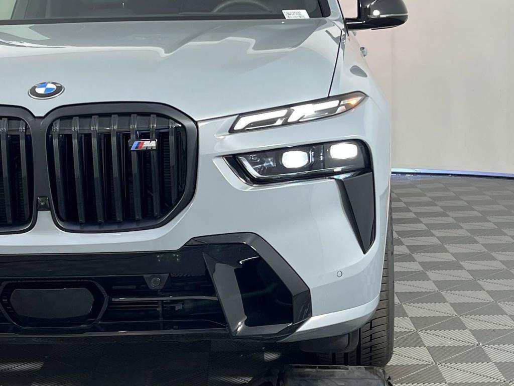 new 2025 BMW X7 car, priced at $119,695