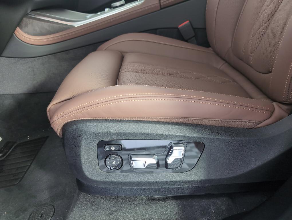 new 2026 BMW X7 car, priced at $118,030