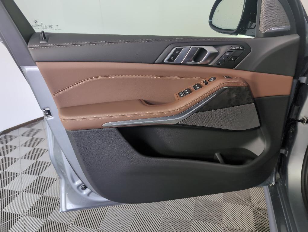 new 2026 BMW X7 car, priced at $118,030