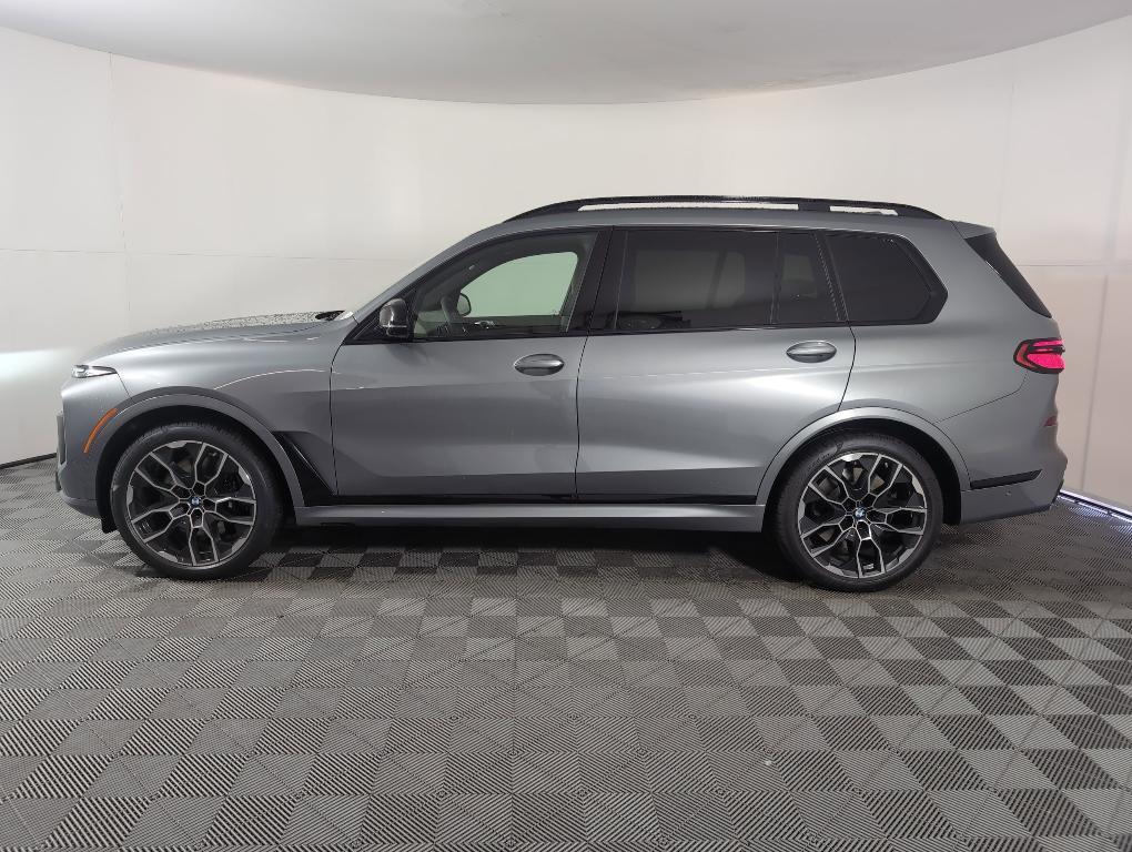 new 2026 BMW X7 car, priced at $118,030