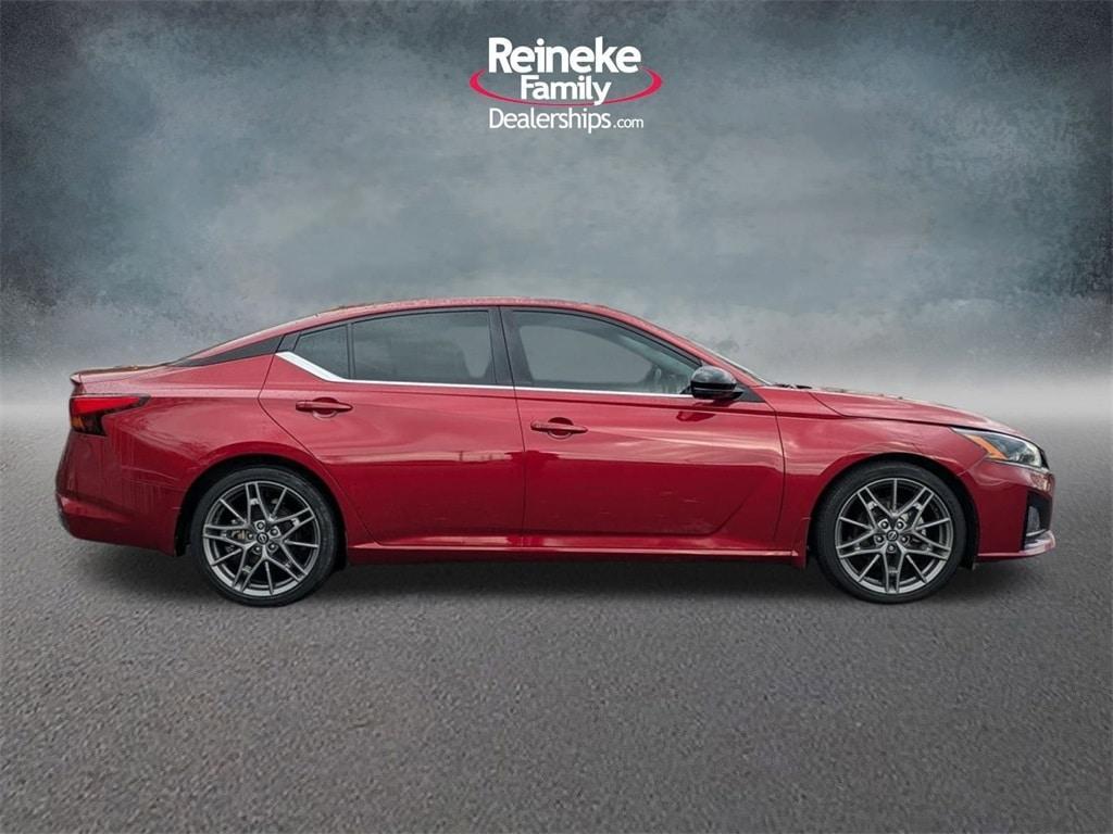 used 2023 Nissan Altima car, priced at $19,999