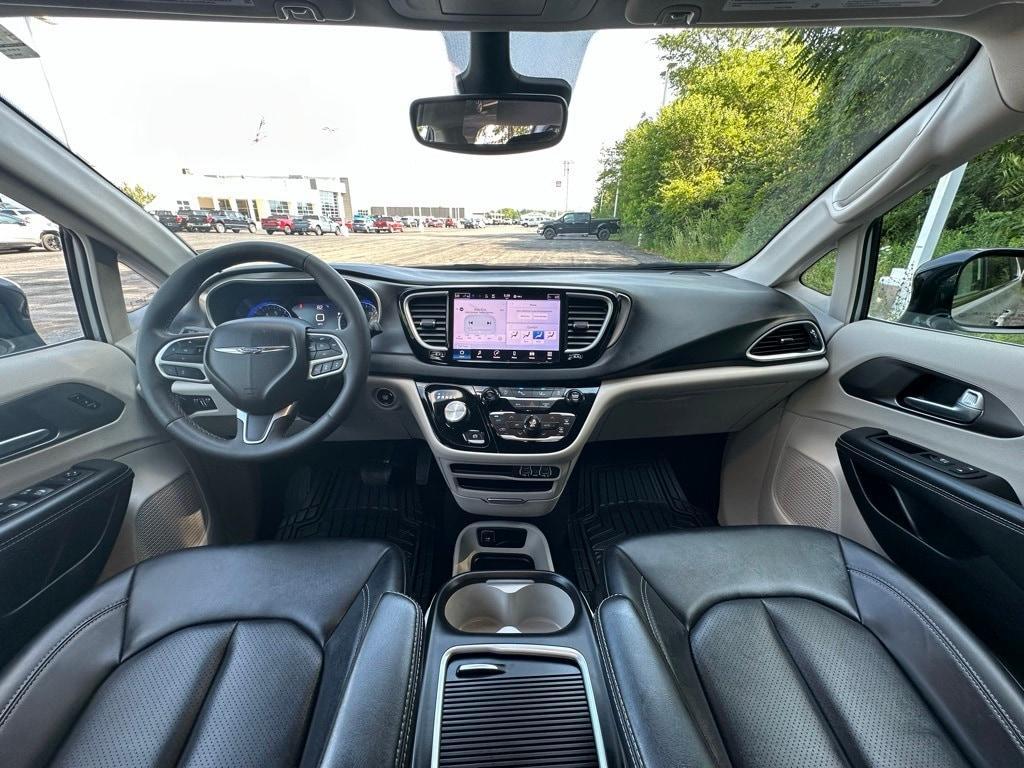 used 2024 Chrysler Pacifica car, priced at $30,981