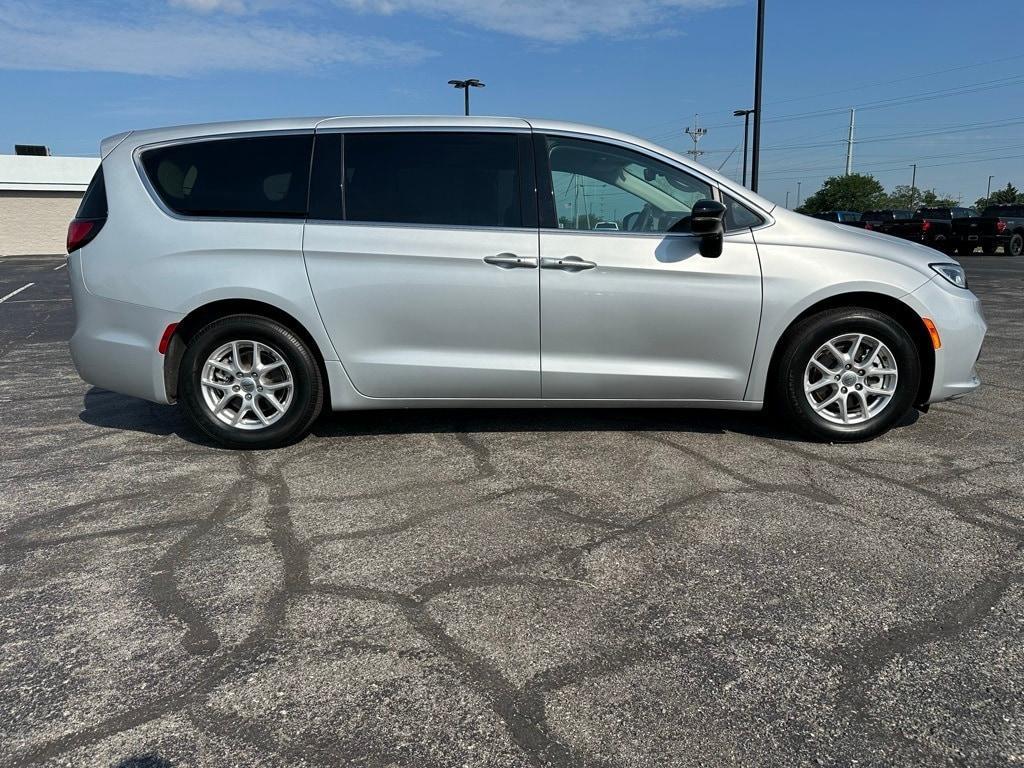 used 2024 Chrysler Pacifica car, priced at $30,981