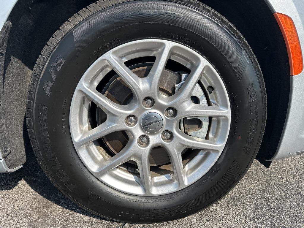 used 2024 Chrysler Pacifica car, priced at $30,981