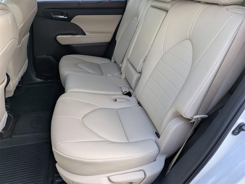 used 2022 Toyota Highlander car, priced at $31,258