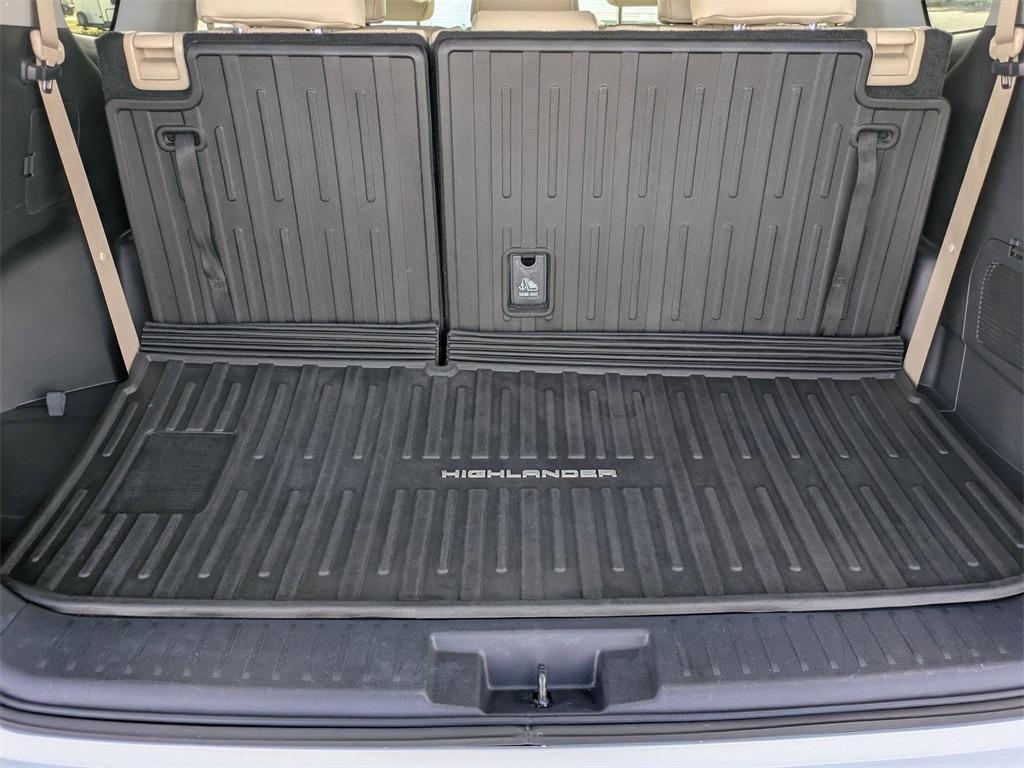 used 2022 Toyota Highlander car, priced at $31,258