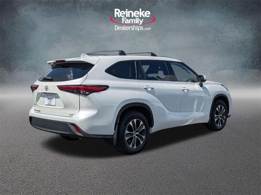 used 2022 Toyota Highlander car, priced at $31,258