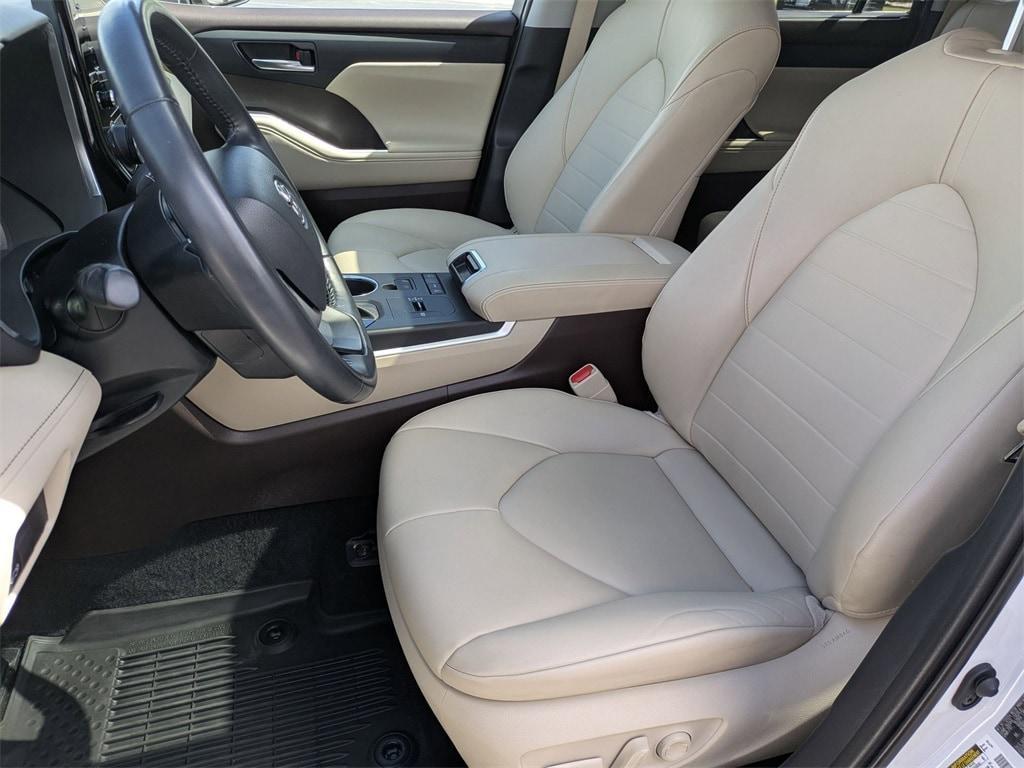 used 2022 Toyota Highlander car, priced at $31,258