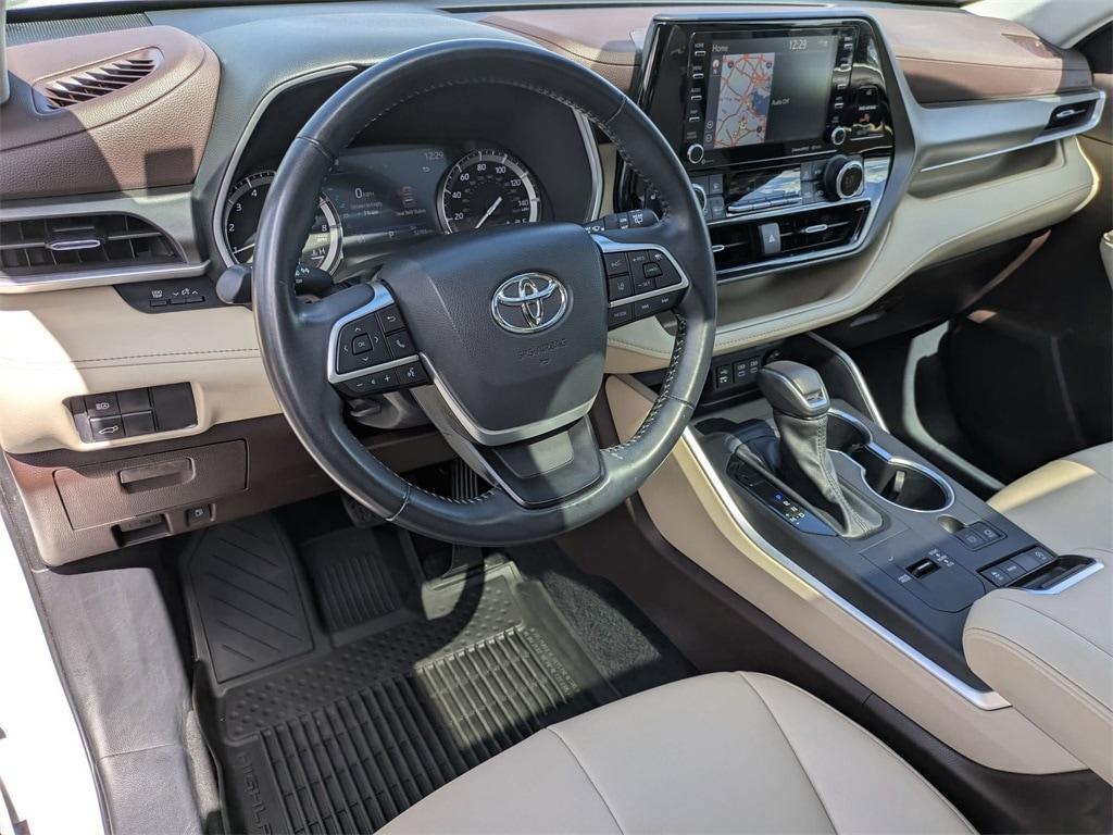 used 2022 Toyota Highlander car, priced at $31,258