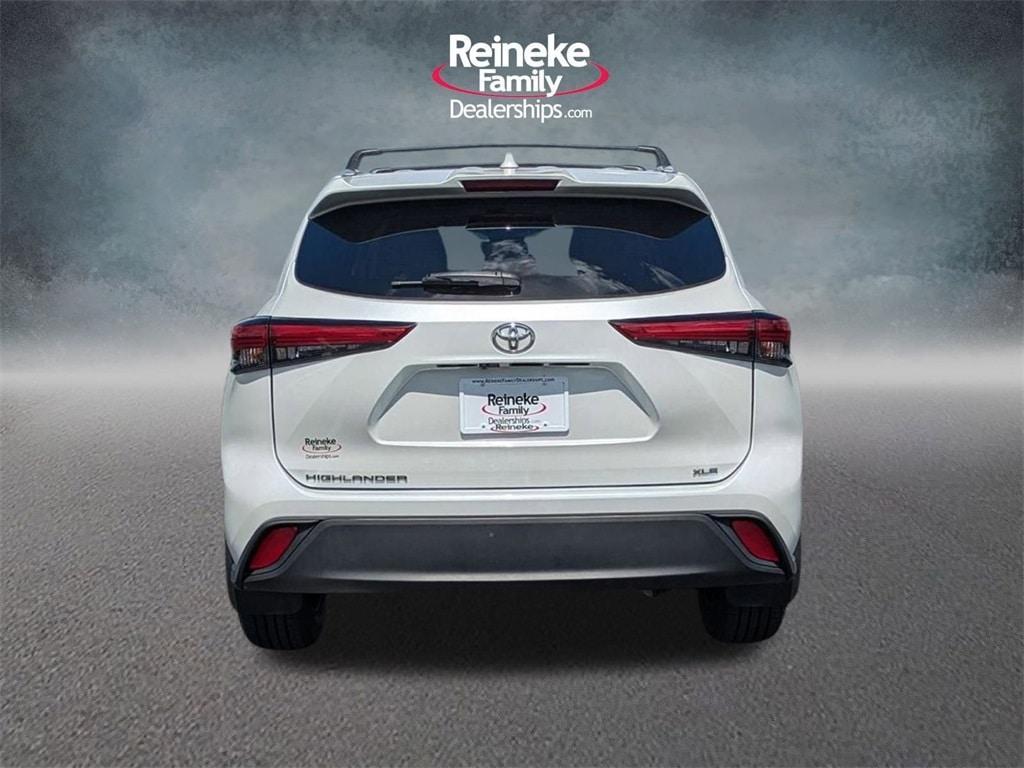 used 2022 Toyota Highlander car, priced at $31,258