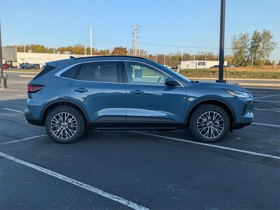 new 2025 Ford Escape car, priced at $39,895