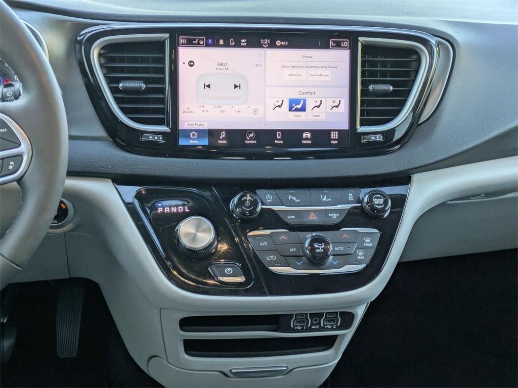 used 2024 Chrysler Pacifica car, priced at $29,518