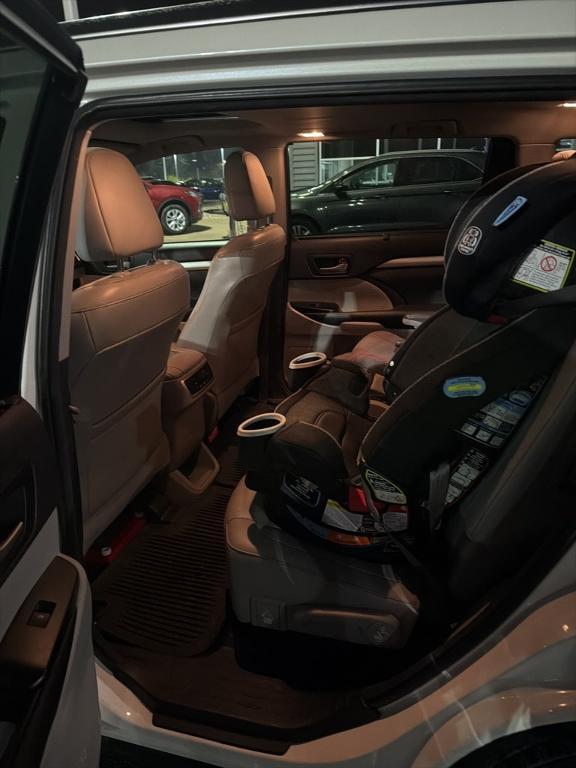 used 2016 Toyota Highlander car, priced at $19,682