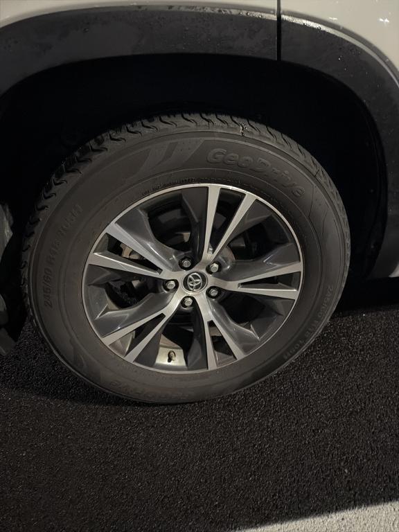 used 2016 Toyota Highlander car, priced at $19,682