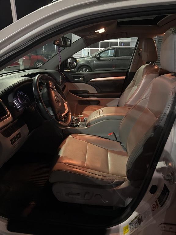 used 2016 Toyota Highlander car, priced at $19,682