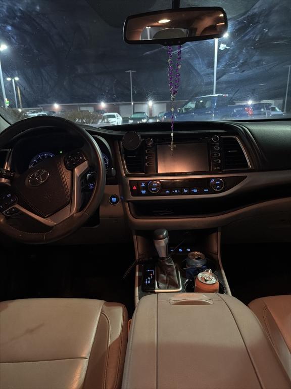 used 2016 Toyota Highlander car, priced at $19,682