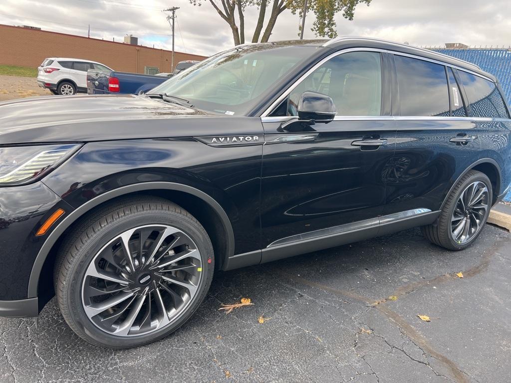 new 2025 Lincoln Aviator car, priced at $78,300