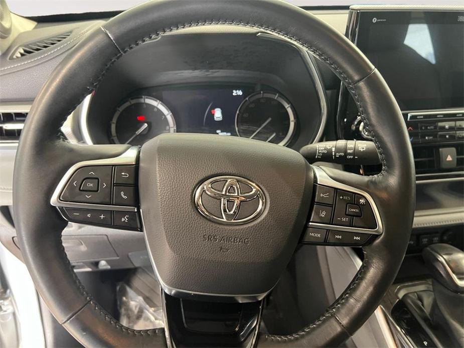 used 2021 Toyota Highlander car, priced at $38,996