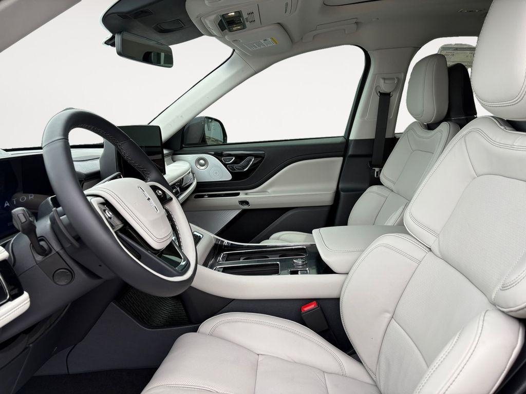 new 2025 Lincoln Aviator car, priced at $77,312