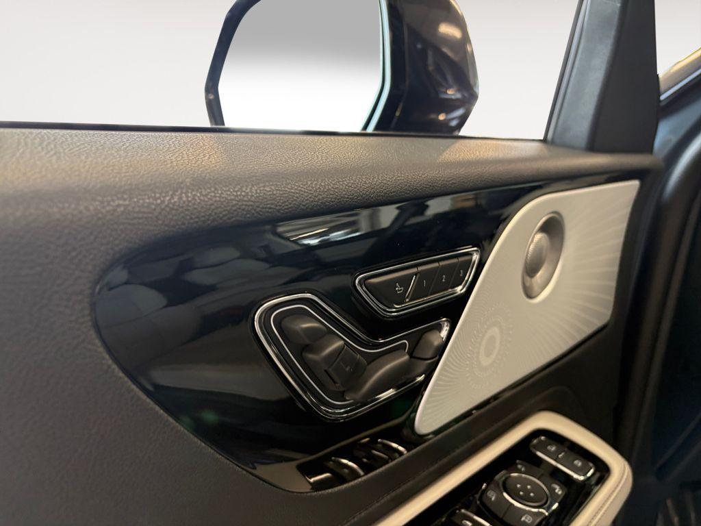 new 2025 Lincoln Aviator car, priced at $77,312