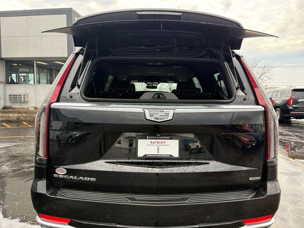 used 2022 Cadillac Escalade ESV car, priced at $63,995