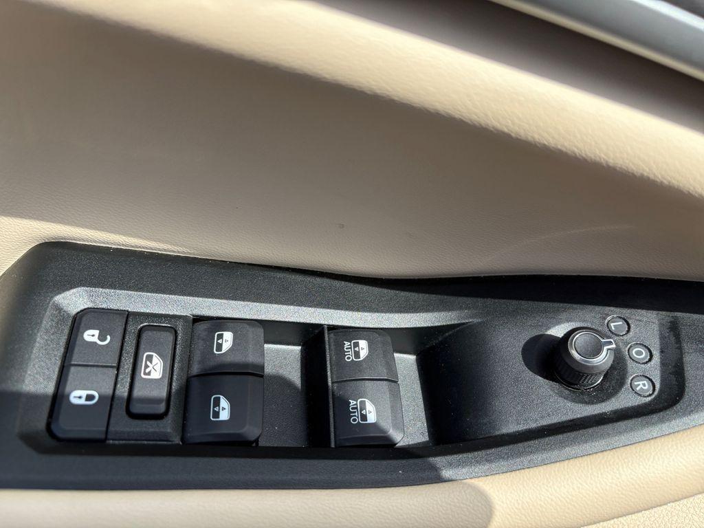 used 2024 Jeep Grand Cherokee car, priced at $39,615