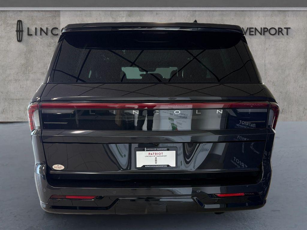 new 2025 Lincoln Navigator car, priced at $109,060